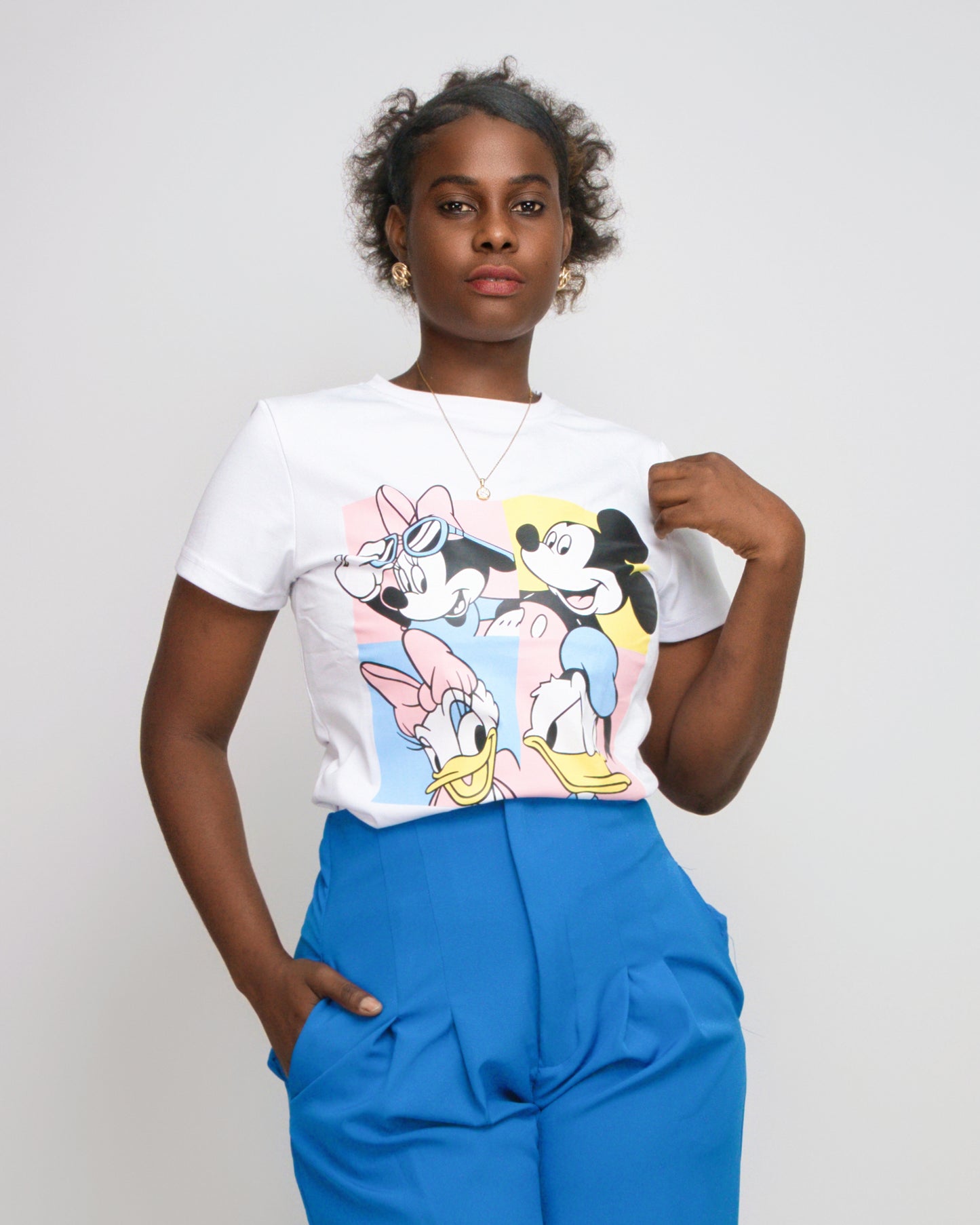 T-SHIRT FEMENINA COM MODELO MICKEY E SEUS AMIGOS   (KK35055)