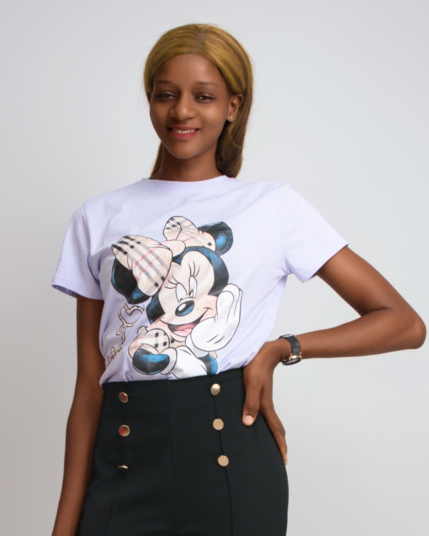 T-SHIRT FEMENINA COM MODELO MINIE  (KK35059)