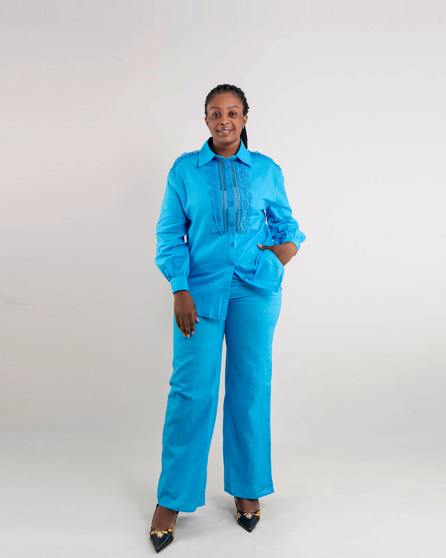 Fato de Pantalona Com Camisa Bordado Inglês Tecido Linho (TZ-2947)